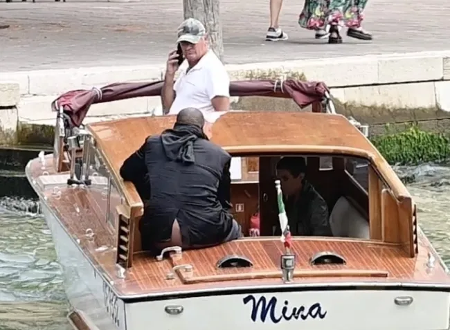 Kanye West Atrapado En Un Momento Nsfw Durante Un Paseo En Barco Italiano Con Su ‘esposa Bianca 4803