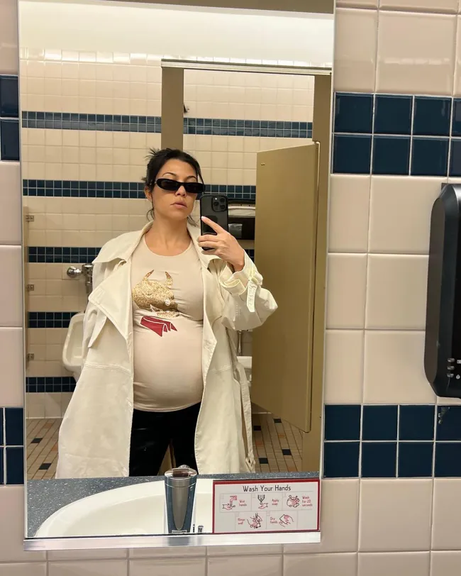 Continúa dando vislumbres del progreso de su embarazo a través de Instagram.