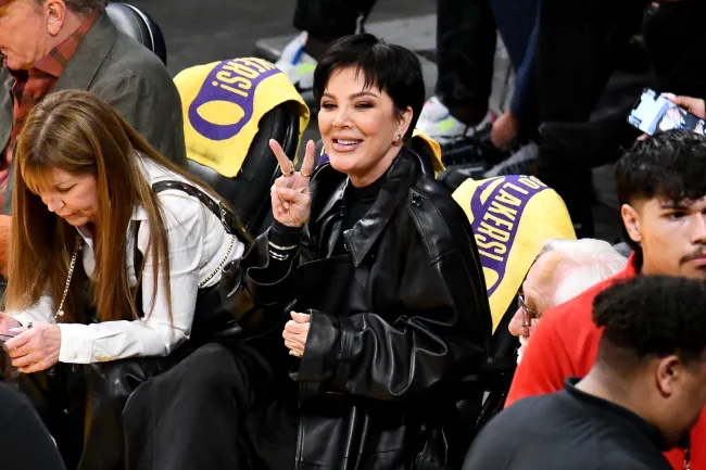 Su hija Khloé Kardashian compartió una foto con su madre donde ambas parecían muy alteradas.