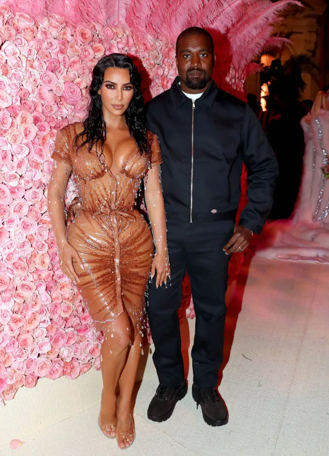 La relación de West con Censori se produjo solo dos meses después de que él y Kim Kardashian finalizaran su divorcio.