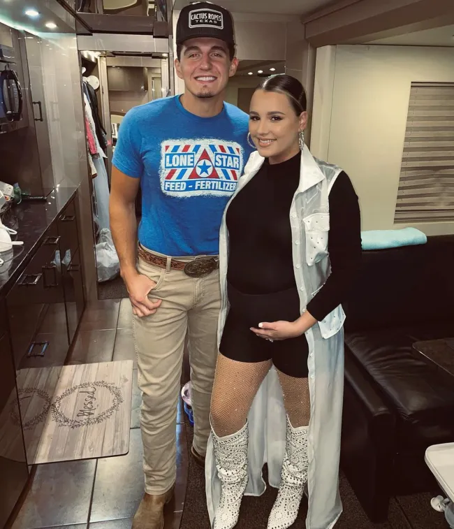 Gabby Barrett y Cade Foehner están esperando su tercer hijo.