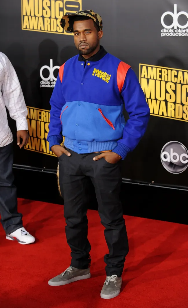 El rapero de “Donda” lució el abrigo en los American Music Awards 2008.