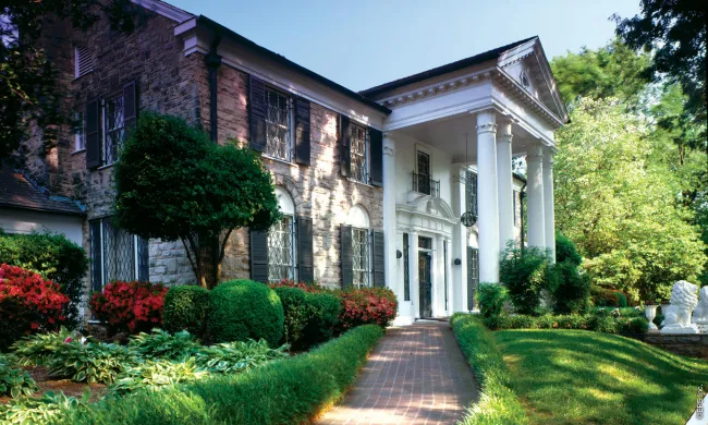 A Keough se le otorgó la propiedad de la icónica mansión de Memphis que una vez perteneció a su abuelo y legendario cantante, Elvis Presley.