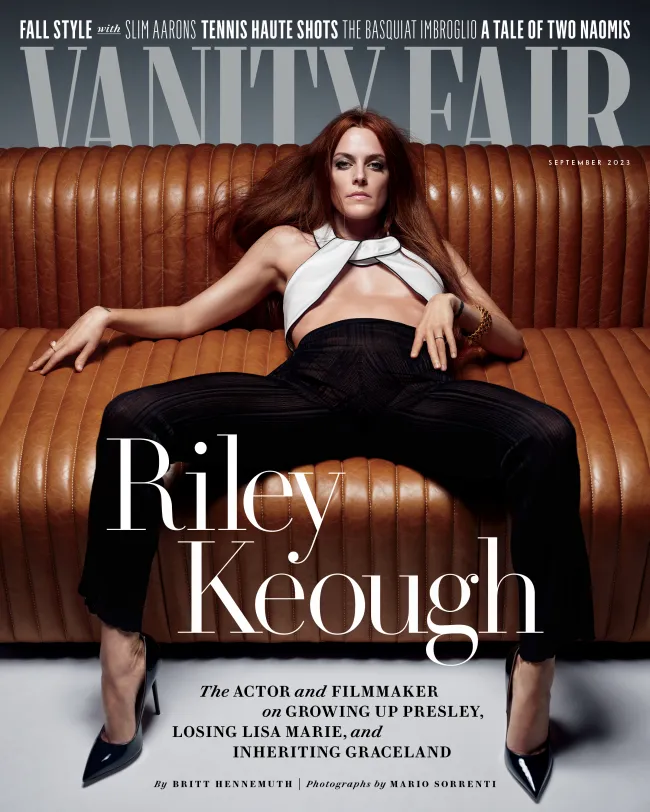 Riley Keough presume sus abdominales en la portada de Vanity Fair.