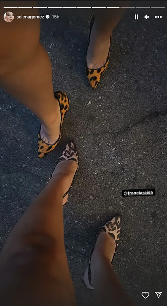 “Sin carne, solo salsa”, escribió Raísa a través de su historia de Instagram más tarde, y agregó que sus zapatos a juego “no estaban planeados”.