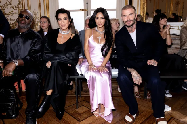 Al espectáculo de Victoria asistieron muchas celebridades, incluidas Kim Kardashian y Kris Jenner.