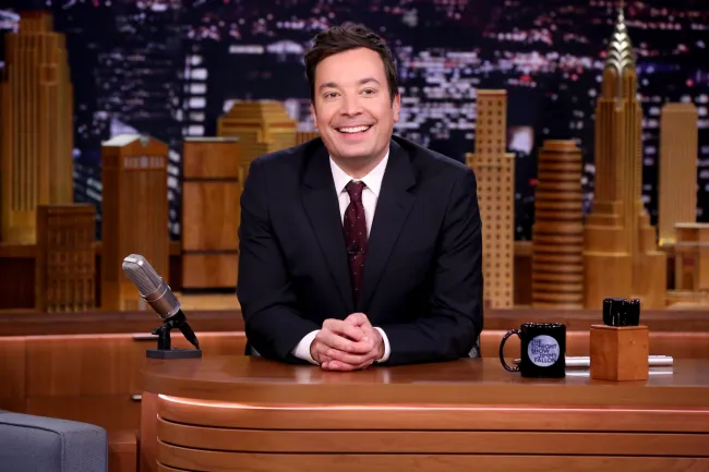 Según los informes, cuatro productores se han presentado para defender a Jimmy Fallon en medio de acusaciones de que contribuye a un ambiente de trabajo 