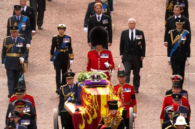 La reina Isabel II, la monarca con el reinado más largo de Gran Bretaña, murió el 8 de septiembre de 2022. Su funeral tuvo lugar el 19 de septiembre de 2022.