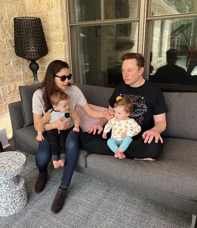 Elon Musk y Shivon Zilis fueron fotografiados por primera vez con sus hijos gemelos, Strider y Azure.