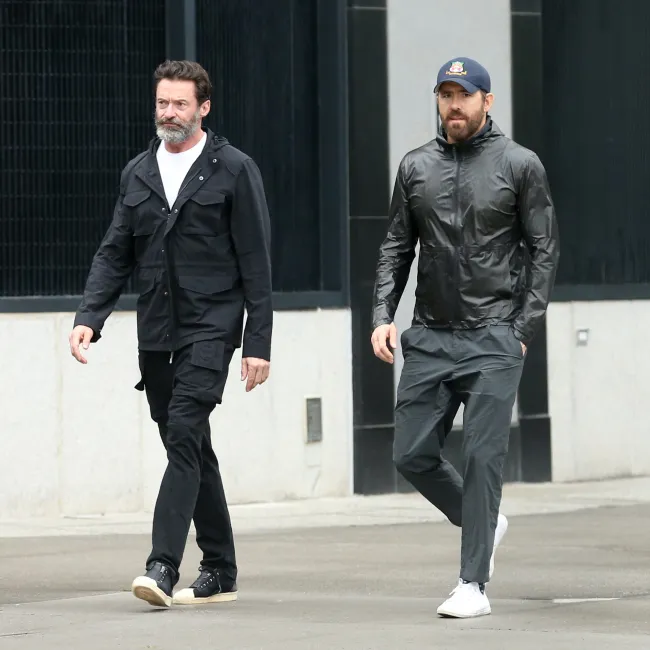 Los dos caminaron juntos por la ciudad de Nueva York durante un día lluvioso.