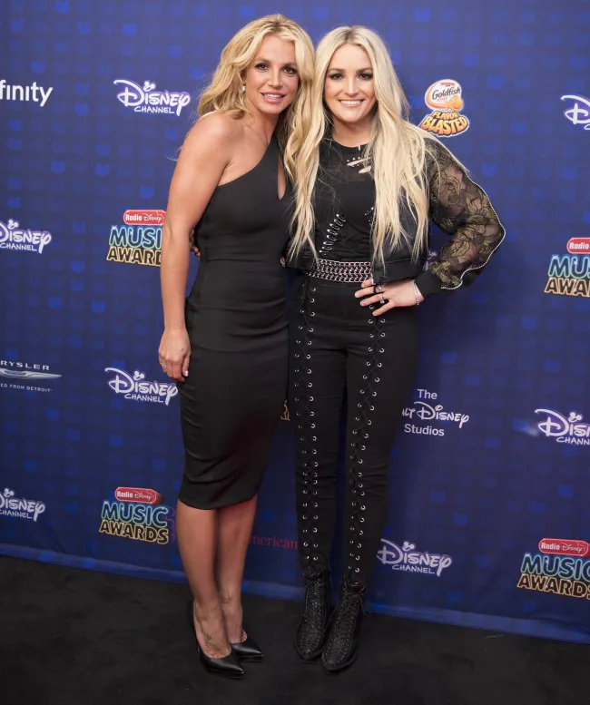 Algunos fanáticos están convencidos de que la hermana de Britney Spears, Jamie Lynn Spears, está compitiendo.