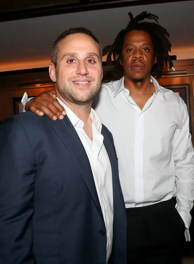 Jay-Z ideó el plan para la fiesta de 007, inspirado en su Fiesta Dorada y la Fiesta Blanca de Hamptons de Michael Rubin.