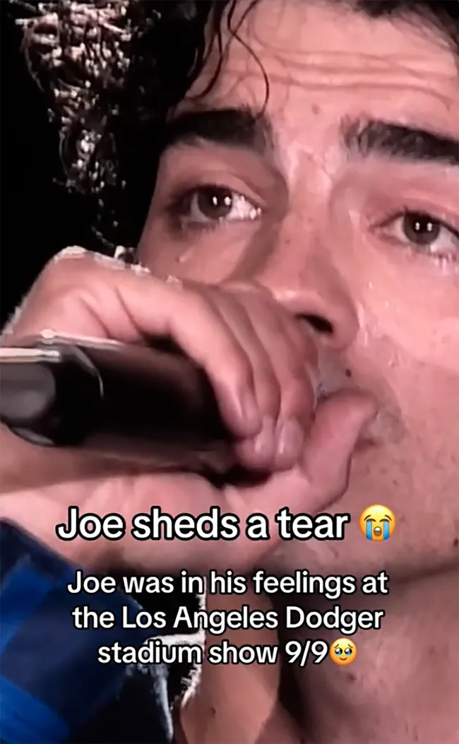 Joe Jonas derramó una lágrima mientras cantaba la canción escrita para su ex esposa, Sophie Turner, durante el fin de semana.