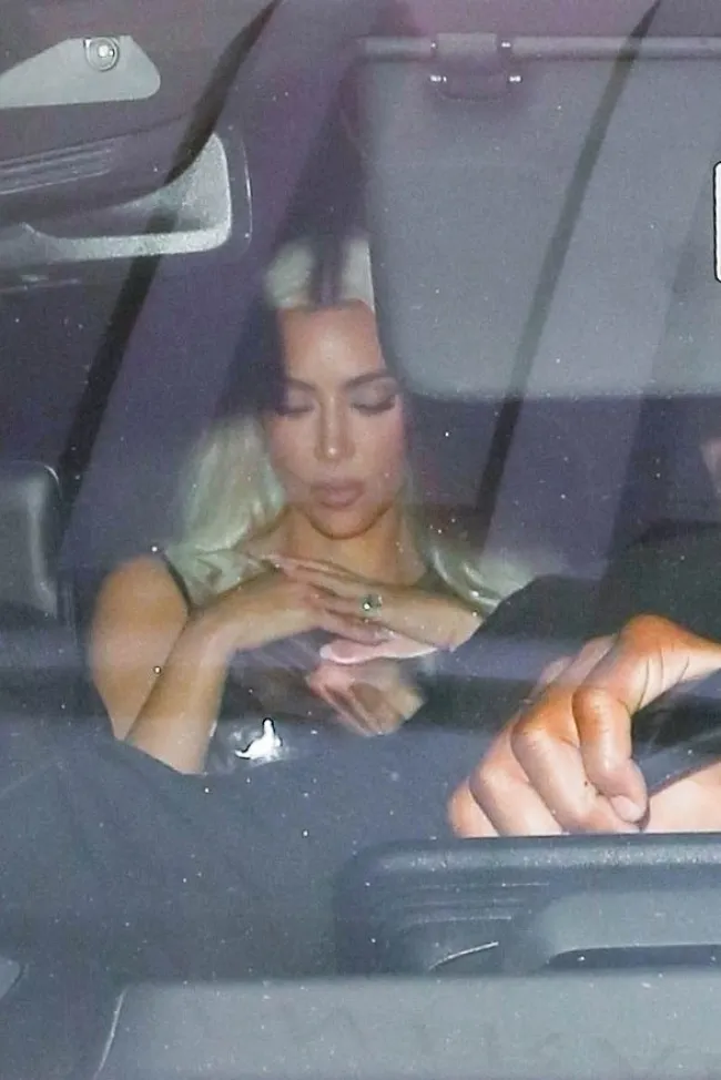 Kardashian fue vista dejando sola la fiesta de cumpleaños.