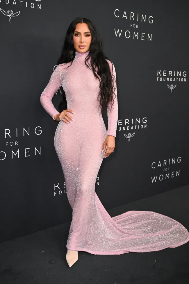 Kim Kardashian asistió el martes a la segunda cena anual Caring For Women de Kering en The Pool de Nueva York.
