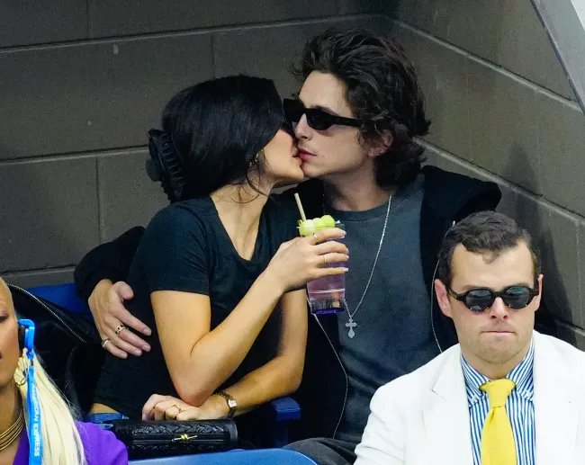 Kylie Jenner tiene a su nuevo novio, Timothée Chalamet, en su pantalla de bloqueo.