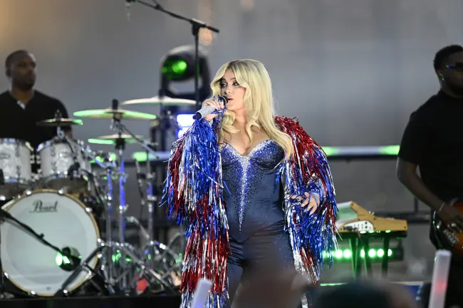 Rexha presentará un premio y también está nominada a mejor colaboración por su canción “I'm Good (Blue)” con David Guetta.