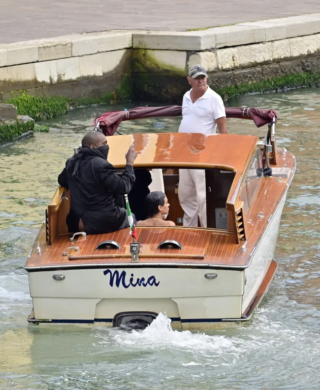Según los informes, la policía italiana está investigando el viaje en barco NSFW de Kanye West y Bianca Censori.