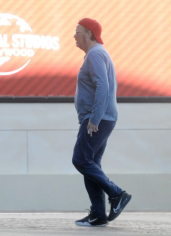 Matthew Perry corrió a una tienda Nike de Los Ángeles para un rápido cambio de vestuario.