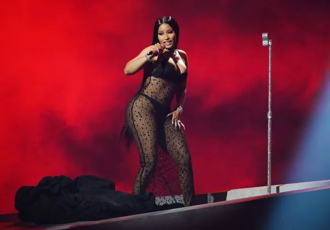 Más temprano esa noche, Minaj interpretó “Last Time I Saw You” y una canción inédita de “Pink Friday 2”.