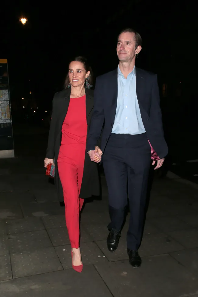 Pippa llevó el mismo bolso de mano para una cita nocturna en enero de 2022.