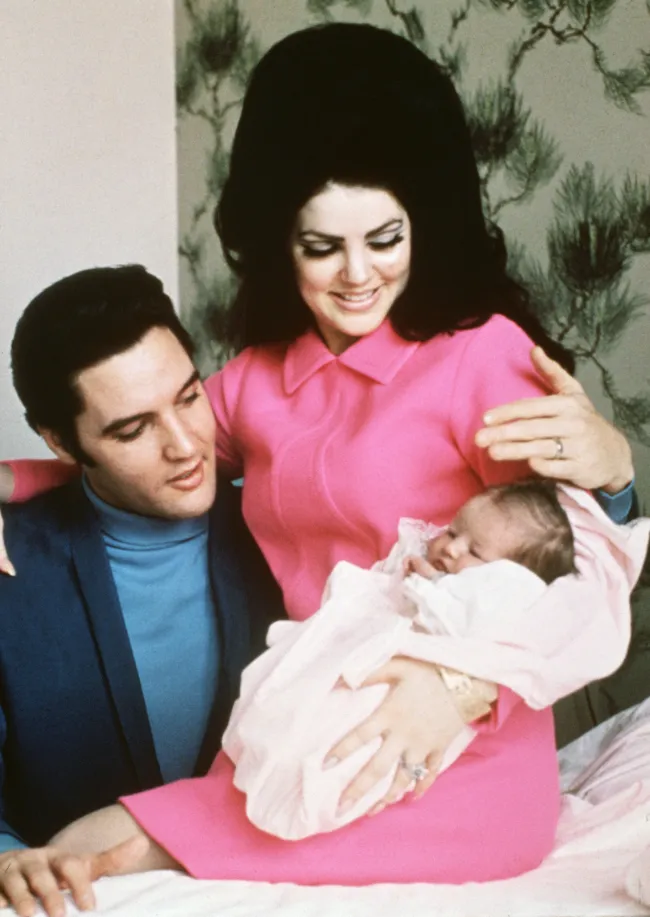 La pareja dio la bienvenida a su hija Lisa Marie Presley en 1973.