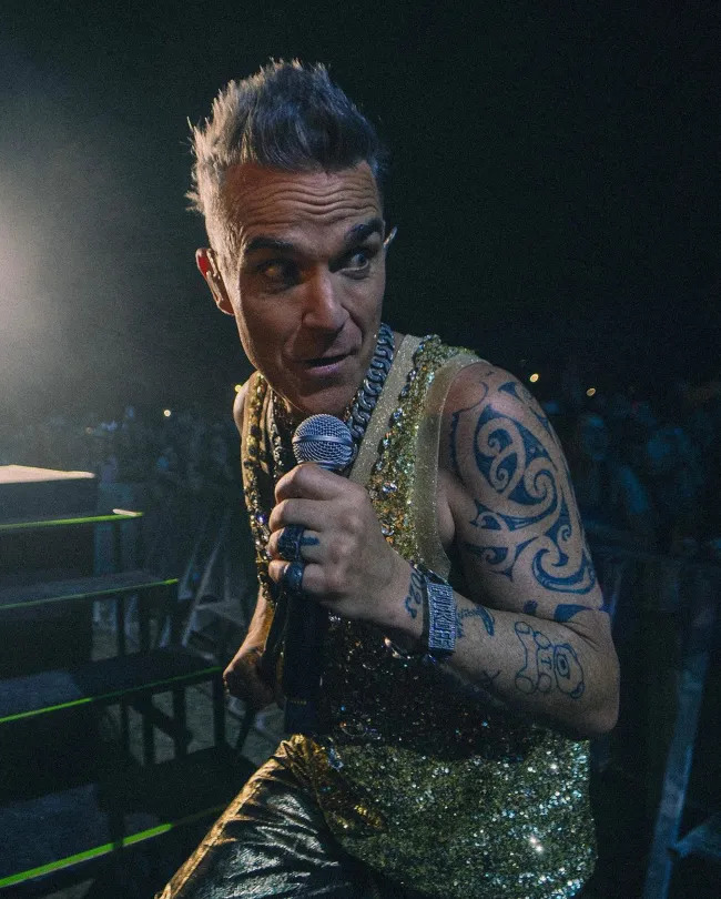 Robbie Williams se hizo caca en los pantalones en el escenario en 2011.