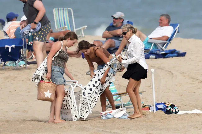 Sarah Jessica Parker y sus gemelas adolescentes, Tabitha y Marion, celebraron el Día del Trabajo con un día en la playa de Hamptons.