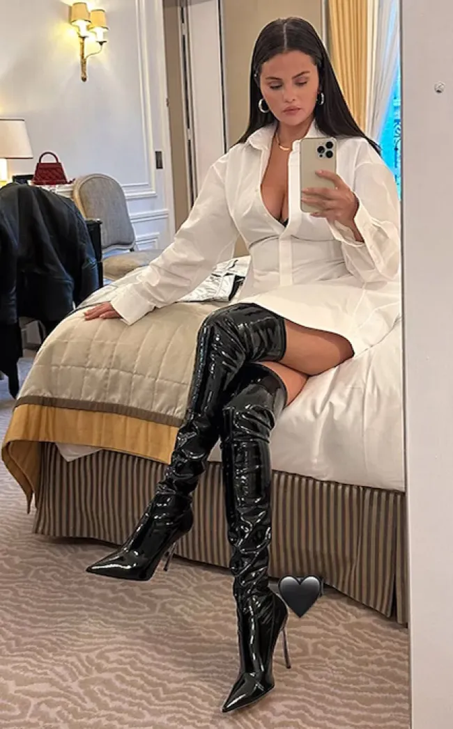 Selena Gomez lució botas hasta los muslos para una noche divertida en París el sábado.