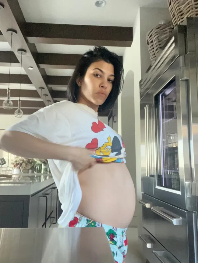 Actualmente, Kardashian espera su primer hijo con la estrella de rock.