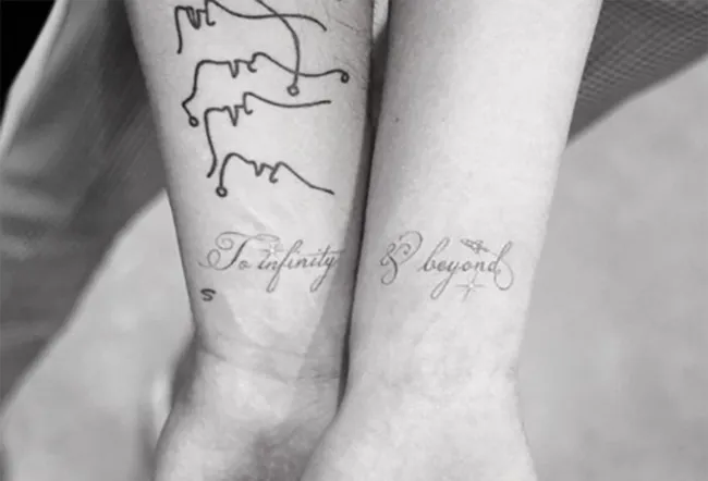 Ella y Jonas se hicieron tatuajes a juego con una cita de la película de Pixar en 2018.