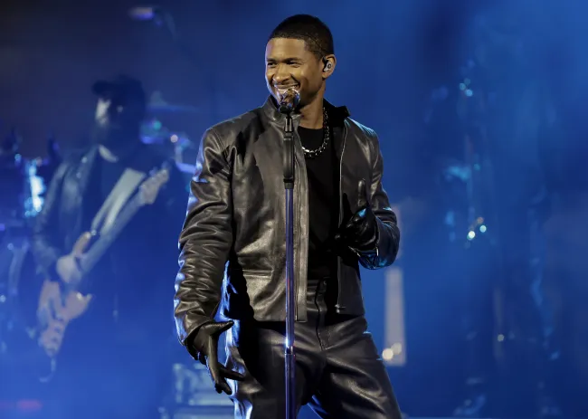 Usher encabeza oficialmente el espectáculo de medio tiempo del Super Bowl 2024 en Paradise, Nevada.