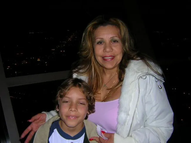 El matrimonio de la estrella de “Terminator” con Maria Shriver implosionó en 2011 cuando admitió que había tenido un hijo con Baena (en la foto).