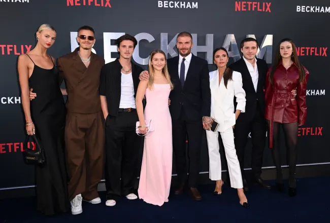 Toda la familia Beckham asistió al estreno en el Reino Unido de “Beckham”.