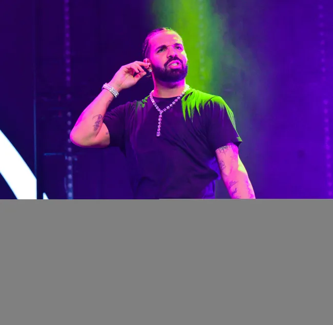 Drake está siendo criticado por aparentemente publicar una canción discordante sobre Rihanna.