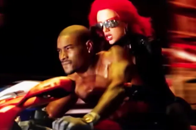La modelo protagonizó el vídeo musical “Toxic” de Britney Spears.