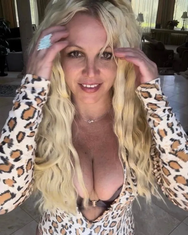 Las memorias de Britney Spears, “The Woman in Me”, alcanzaron el puesto número 1 en la lista de bestsellers de Amazon una semana antes de su lanzamiento.