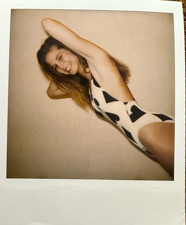Una joven Heidi Klum se rió en una foto de una audición de modelaje.
