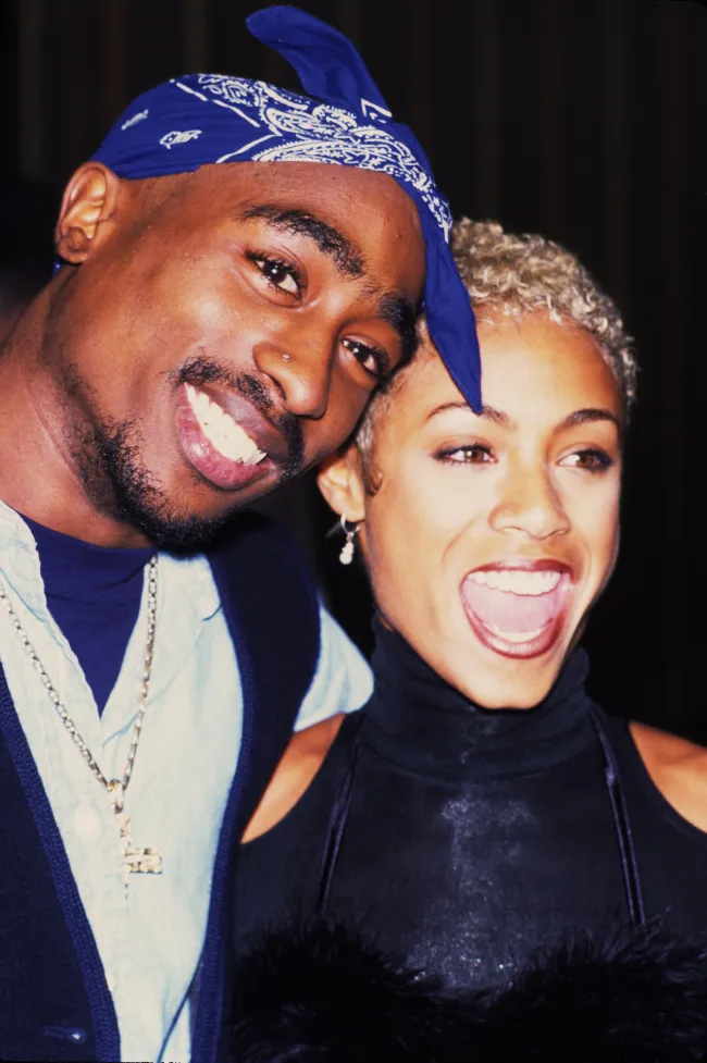 La actriz de “Set It Off” dijo que los problemas de Shakur con la caída del cabello comenzaron después de que lo arrestaran por cruzar imprudentemente en 1991.