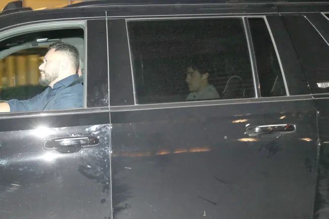 Joe Jonas fue visto saliendo de su primer día de mediación con Sophie Turner alrededor de las 8 p.m. del miércoles.