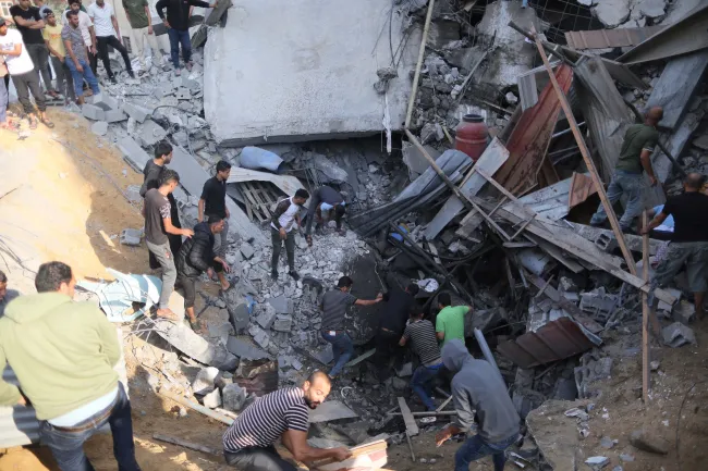 Hamás, un grupo terrorista palestino, atacó a Israel cerca de la Franja de Gaza el sábado.