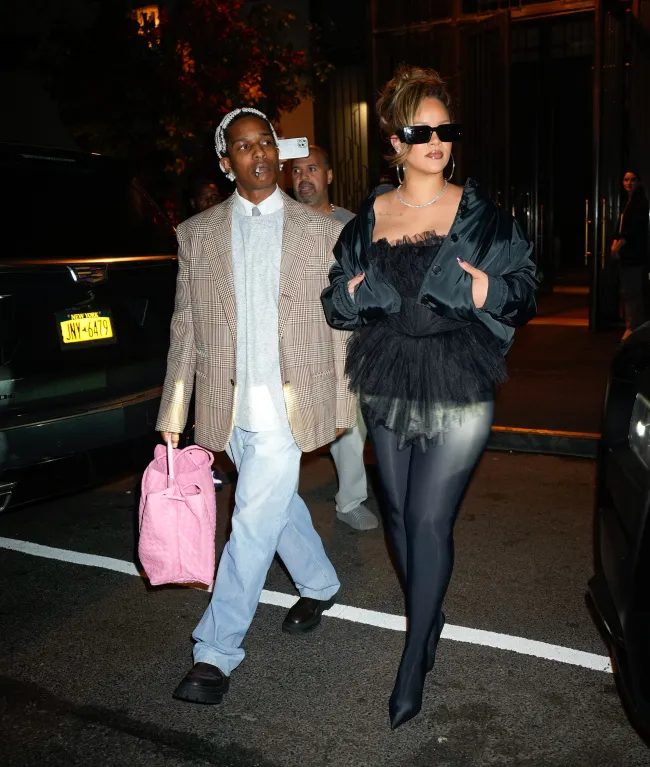 Rihanna y su novio A$AP Rocky salieron a cenar a Carbone en la ciudad de Nueva York el martes.