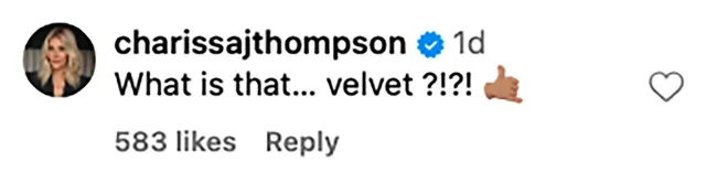 La locutora deportiva Charissa Thompson comentó en la publicación de Kelce en Instagram que mostraba los pantalones para preguntar si eran de terciopelo.