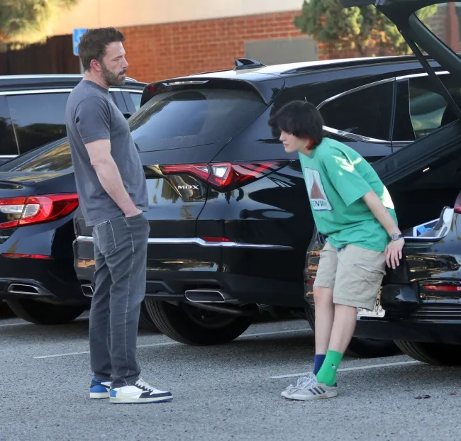 Ben Affleck fue visto en Los Ángeles con sus hijos.
