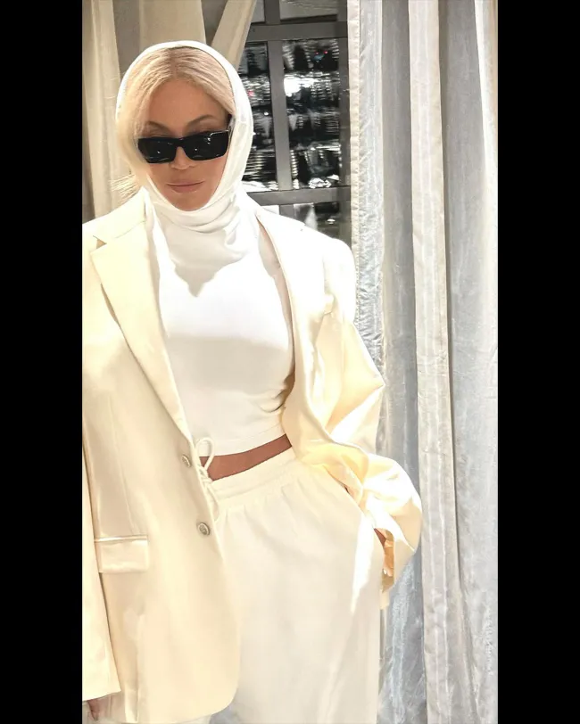 Beyoncé lució un look blanco invernal.beyoncé/Instagram