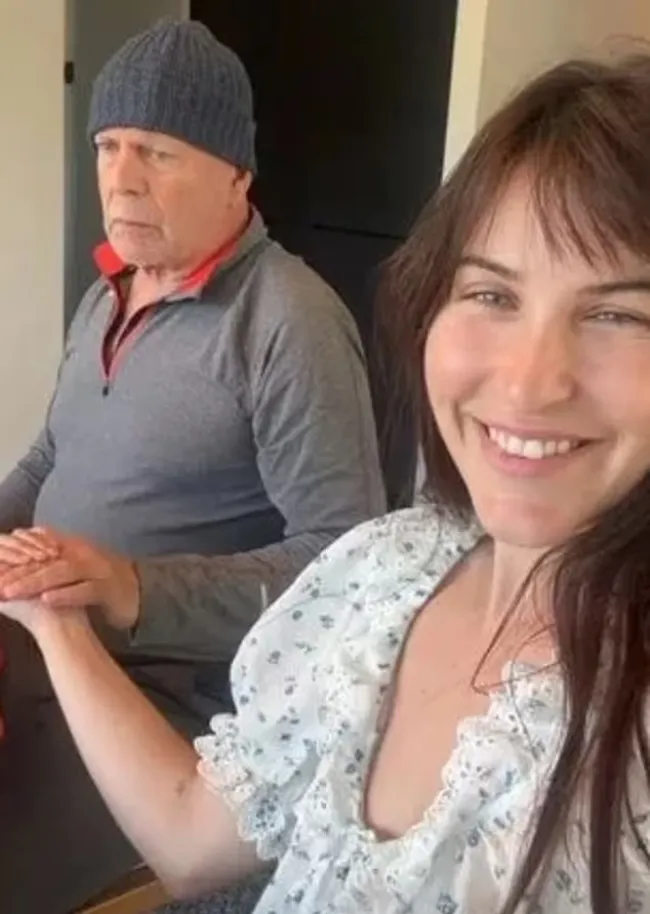 Scout Willis compartió algunos dulces clips de ella con su padre, Bruce Willis, en Acción de Gracias.