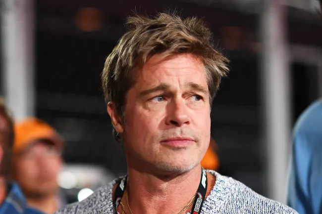 Brad Pitt “no reacciona” ante el hecho de que su hijo Pax supuestamente lo llamara “imbécil de clase mundial” en una publicación resurgida en las redes sociales.
