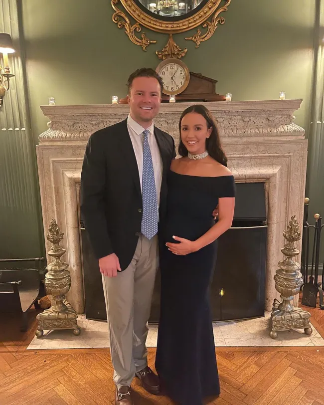 La pareja reveló la noticia de su embarazo en junio.Erika Gifford/Instagram