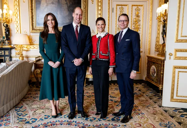 Kate Middleton y el príncipe William cumplieron con sus deberes reales después de que la princesa de Gales supuestamente hiciera un comentario racista.Christine Olsson/TT/Shutterstock