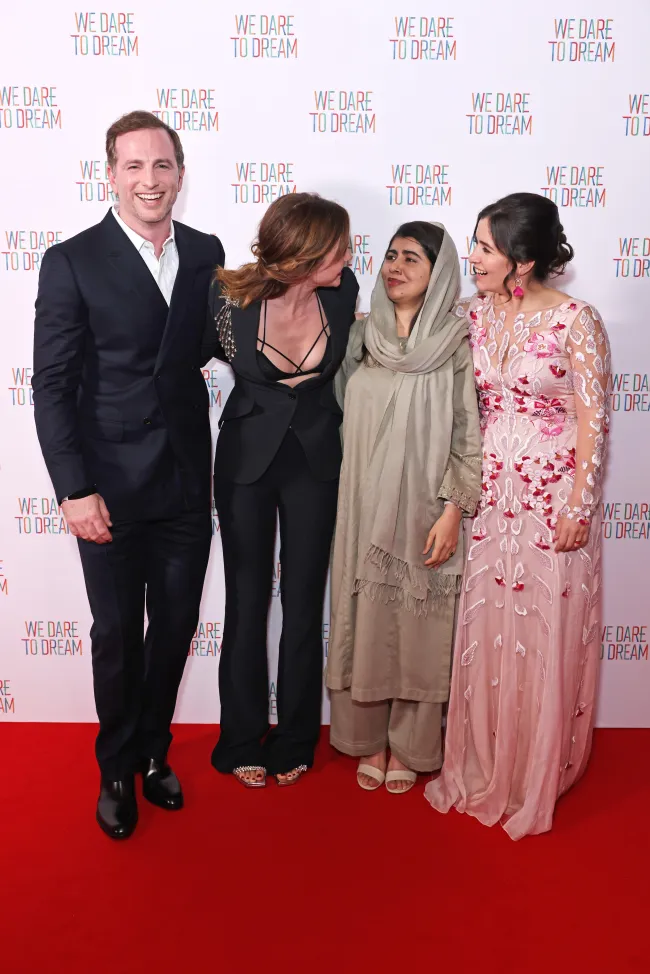 Compartió algunas risas con Malala Yousafzai y el director del documental, Waad Al-Kateab.Dave Benett/Getty Images para Violet Films
